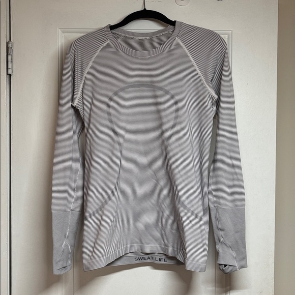 Lululemon Swiftly Relaxed Long Sleeve in Tempo Stripe Black/White, 8 - Picture 4 of 7